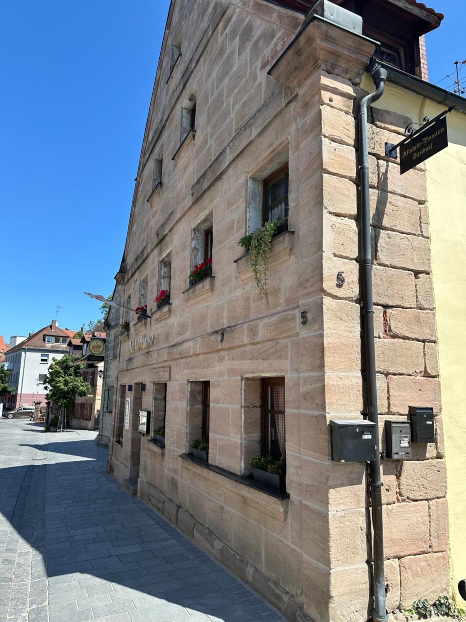 Altstadtpension Цирндорф Экстерьер фото